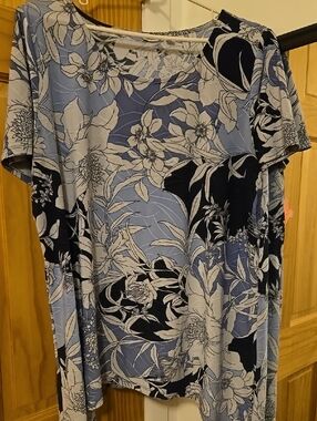 Blue & Navy Blue Floral Short Sleeve Top